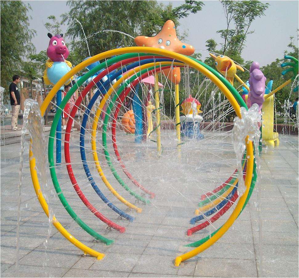 戲水泉